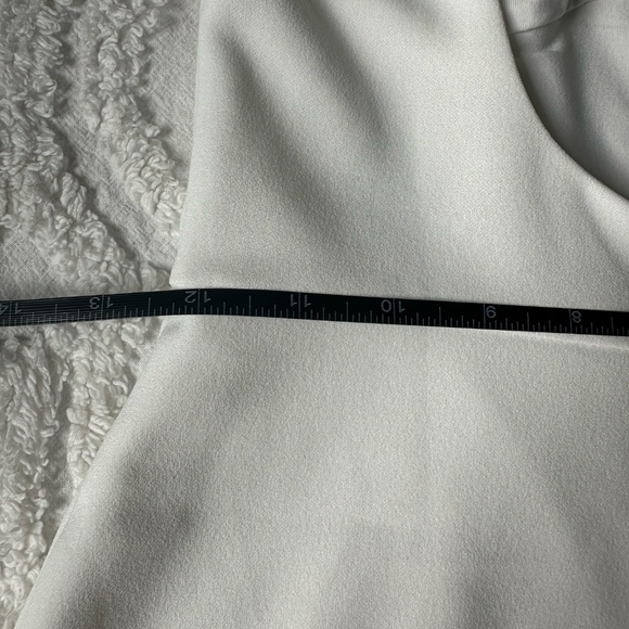 White mini A-line dress with open back and zipper closure size x-small - Picture 4 of 6